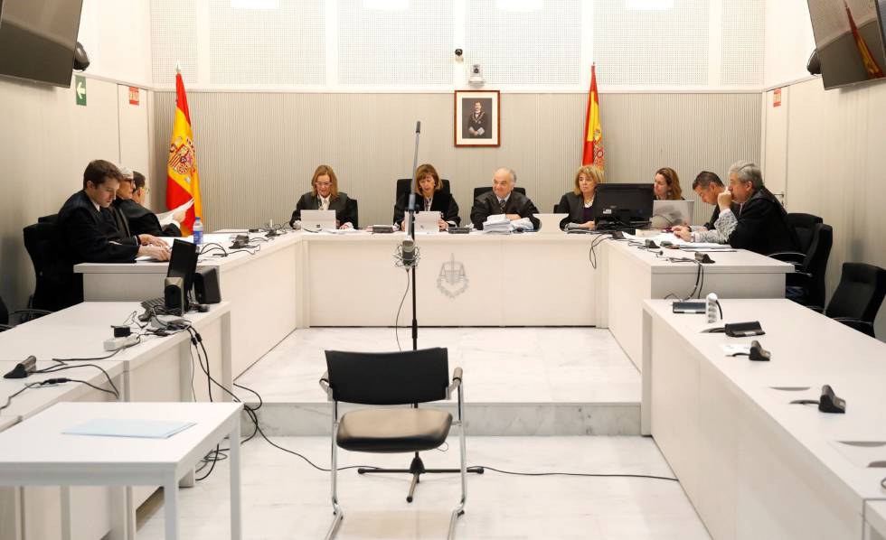 Vista de la Audiencia Nacional en la que se han estudiado este martes las alegaciones planteadas por las defensas de dos de los acusados en el juicio contra el mayor de los Mossos Josep LluÃs Trapero.