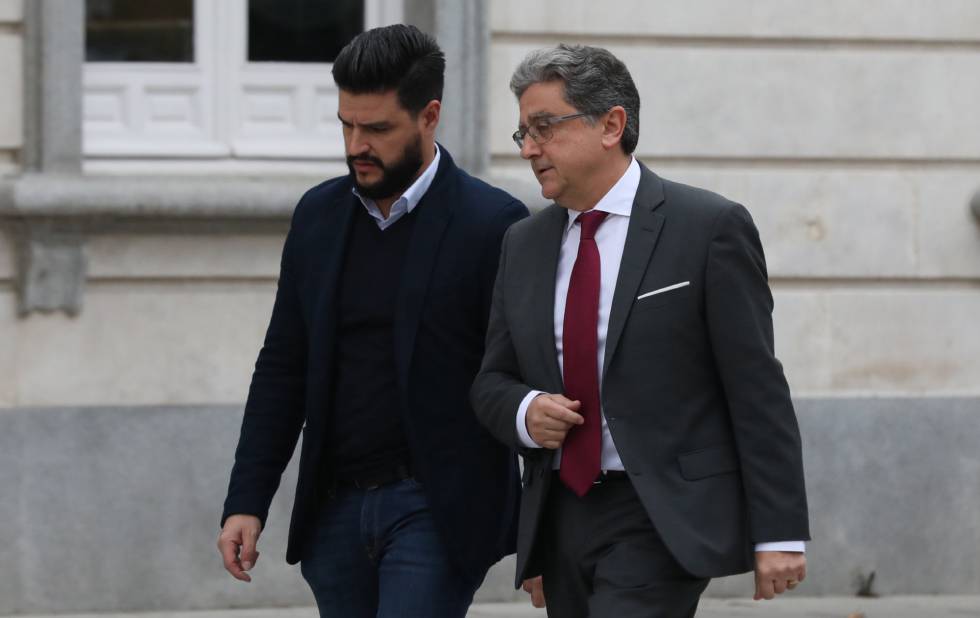 El exdelegado del Gobierno Enric Millo (derecha) a su llegada al Tribunal Supremo.