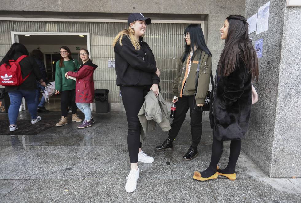 La Burocracia Empuja A Los Estudiantes Extranjeros A Un Limbo De