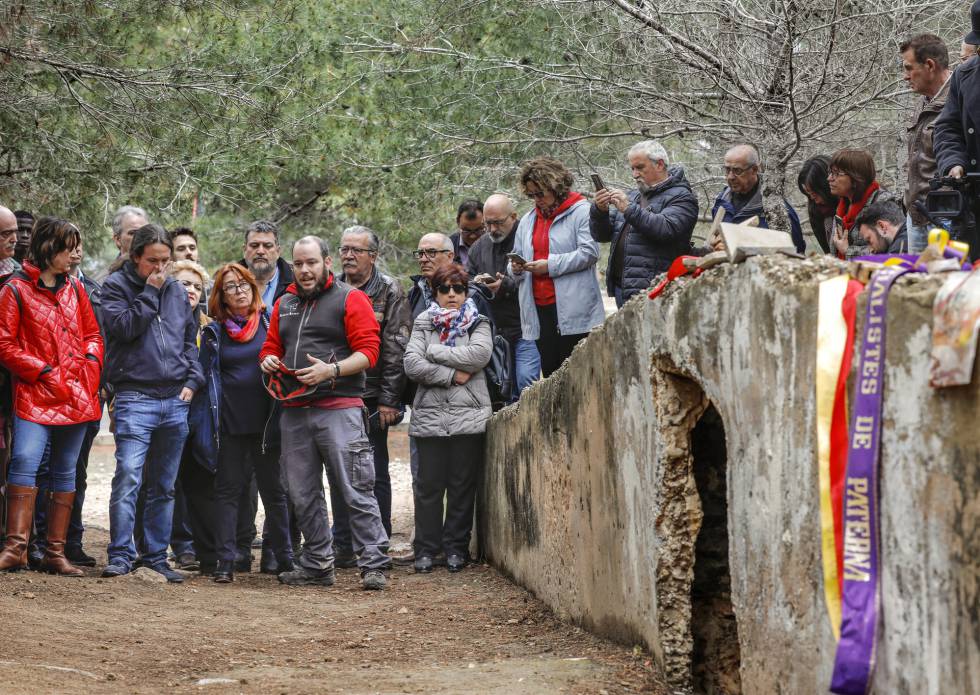 Pablo Iglesias frente al llamado Paredón de España, en Paterna. 