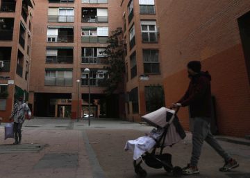 Un edificio de viviendas en el barrio de San Blas, en Madrid. 