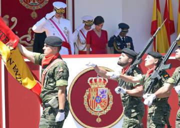 Levantamiento del Rey Felipe VI y de sus Ejercitos bilaketarekin bat datozen irudiak"