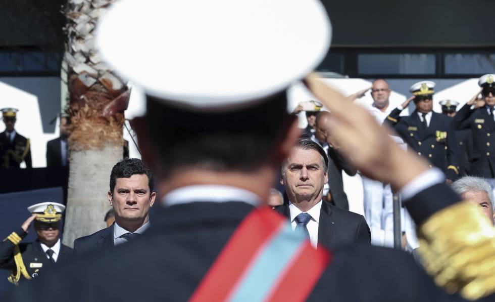 Jair Bolsonaro, ao lado de Sergio Moro, num ato realizado em 11 de junho em Brasília.