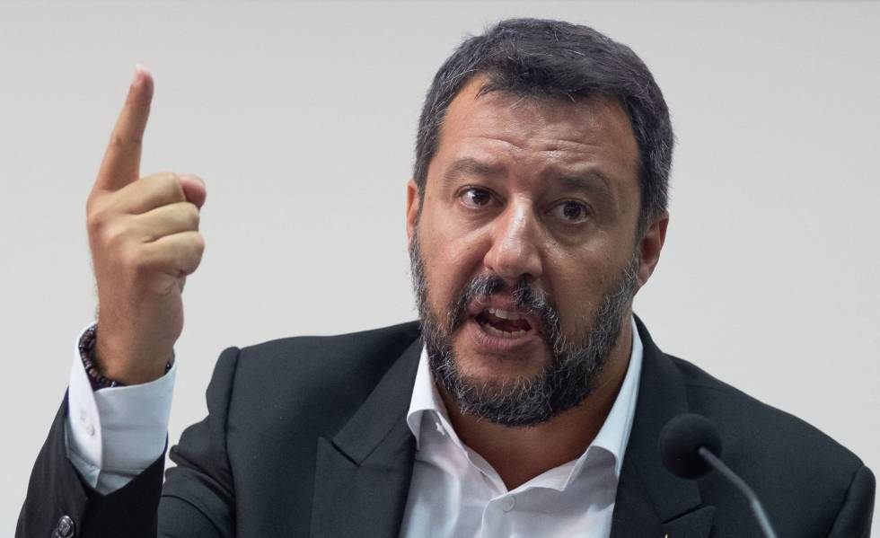 El ministro de Interior italiano, Matteo Salvini, durante una rueda de prensa en Nápoles, este jueves.