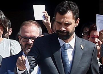 El presidente del Parlament, Roger Torrent, participa en una concentración celebrada el pasado 1 de octubre para rememorar el referéndum ilegal de 2017.