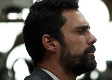 El Constitucional avisa a Roger Torrent de consecuencias penales si desobedece sus resoluciones El Constitucional avisa a Roger Torrent de consecuencias penales si desobedece sus resoluciones