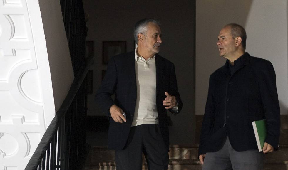 La juez de los ERE abre diligencias para Chaves, Griñán y 50 cargos