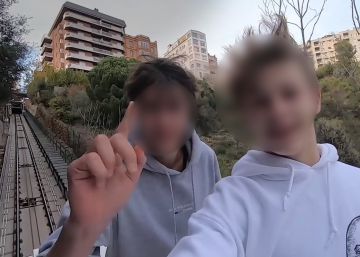 Los ‘mossos’ buscan a dos jóvenes que se grabaron saltando sobre un funicular en marcha