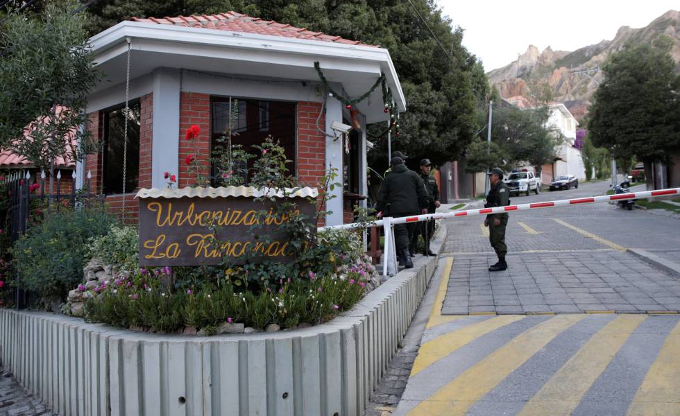 Entrada de la urbanización La Rinconada, donde se encuentra la residencia del embajador de México en La Paz.rn
