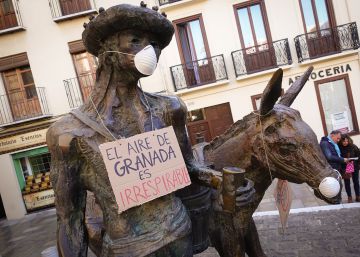 Las estatuas de Granada ‘se quejan’ de la contaminación