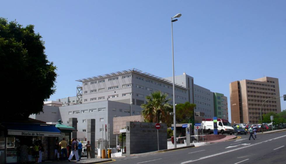 Edificio principal del Hospital Universitario Nuestra Señora de Candelaria, Santa Cruz de Tenerife.
