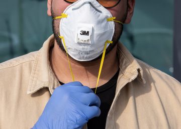 Un médico intenta llevarse 300 mascarillas de un hospital de Málaga