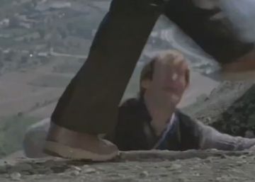 Vox retuitea un vídeo trucado que muestra a Abascal tirando a Simón por un precipicio