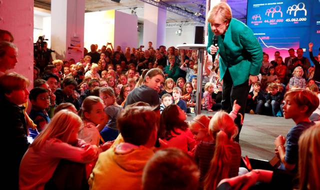 La canciller alemana, Angela Merkel, en un evento con niños el 17 de septiembre en Berlín.