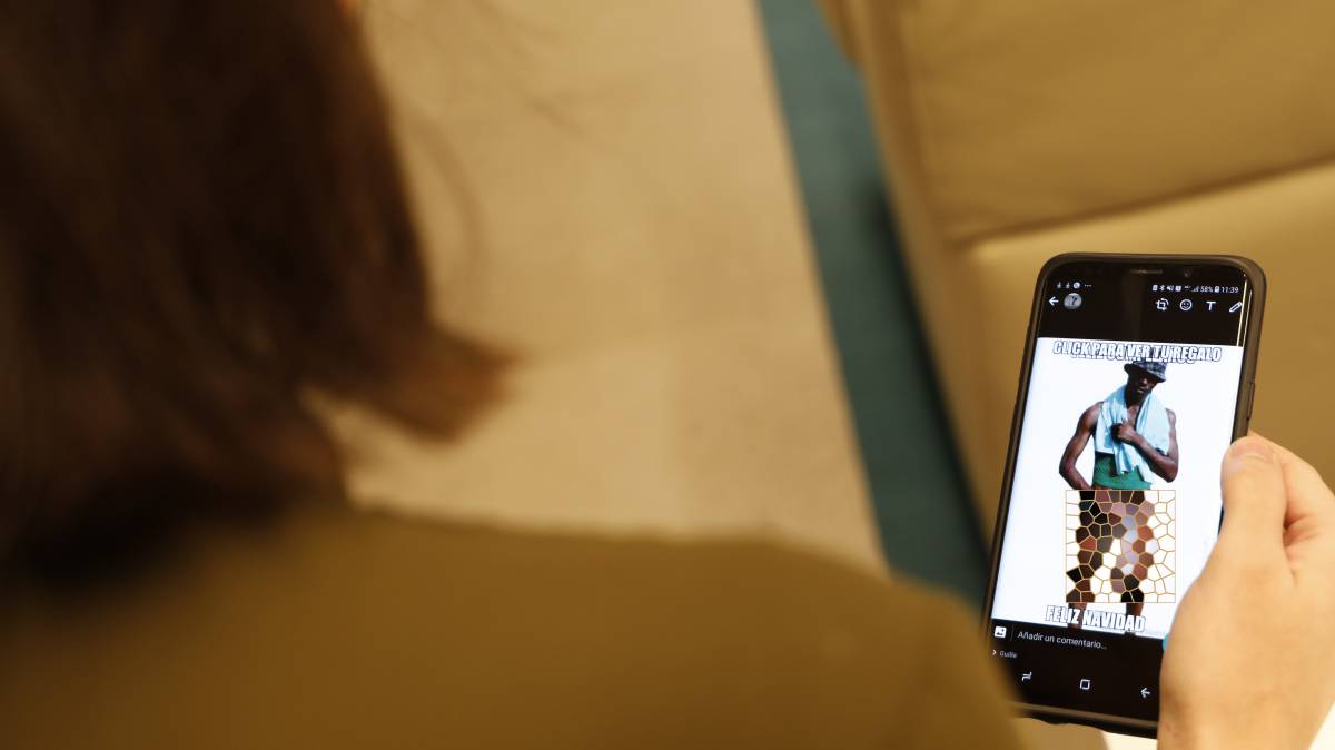 Así contribuye ‘El negro de WhatsApp’ a perpetuar el racismo en la trastienda de las redes