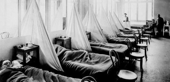 Soldados estadounidenses convalecientes de la gripe española en 1918 en Langres (Francia).