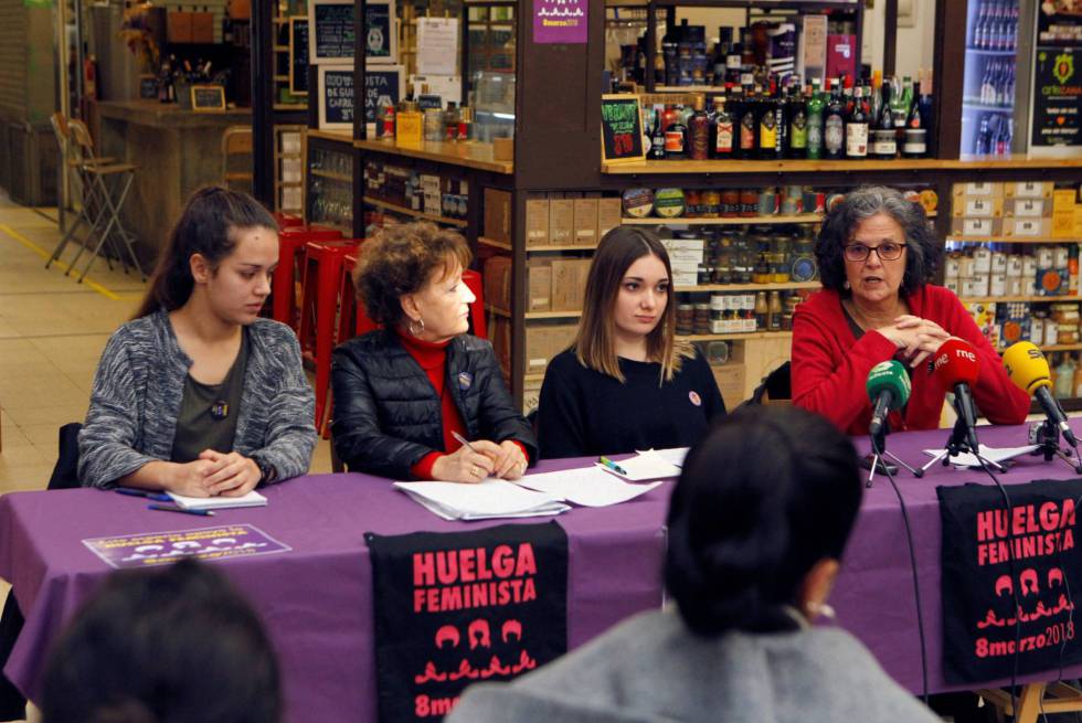 De izquierda a derecha, Justa Montero, Julia Santos, Henar Sastre y Sara Naila, durante la rueda de prensa sobre la huelga feminista.