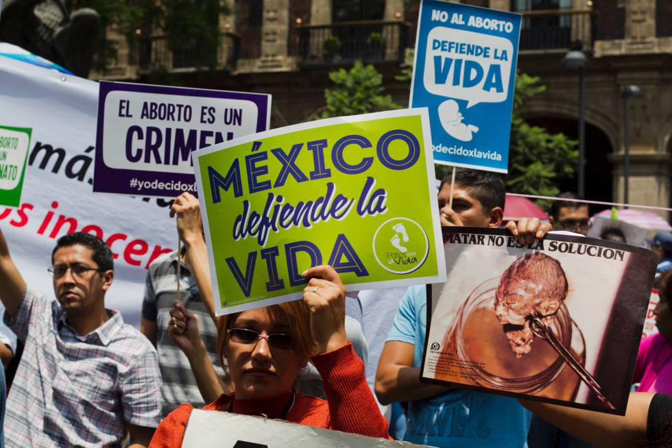 Manifestación provida frente a la Suprema Corte en México en 2017.