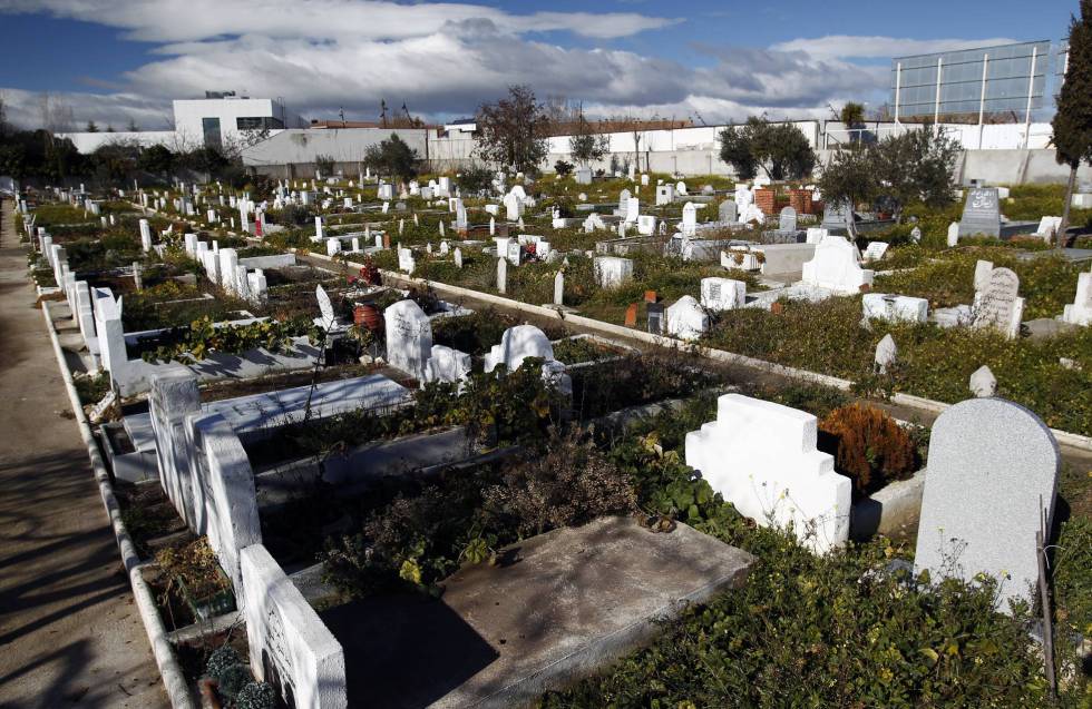 Entierros Sin Ataud Para Seguir La Tradicion Musulmana Sociedad