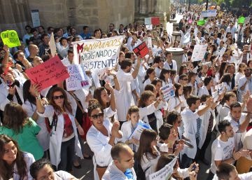A la sanidad pública le faltan 4.000 médicos especialistas