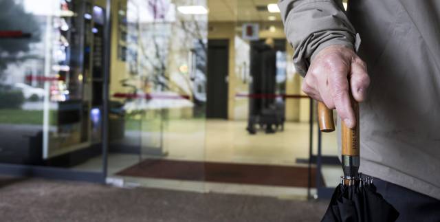 Entrada al centro de salud del barrio de Fontiñas, en Santiago.
