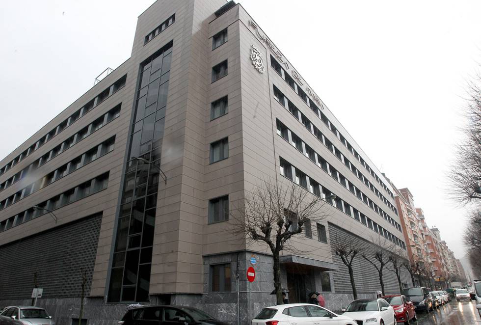 uso de piercing en los colegios