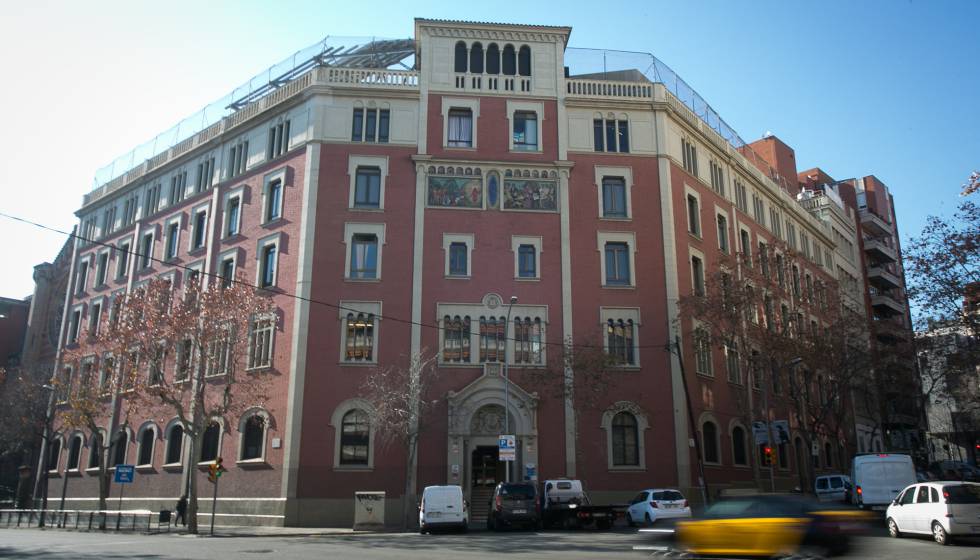 Fachada del Colegio Claret en Barcelona.