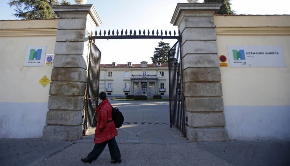 Entrada al Colegio Marianista Hermanos Amorós.