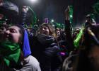 La campaña en favor del aborto legal en Argentina se relanza con un nuevo ‘pañuelazo’