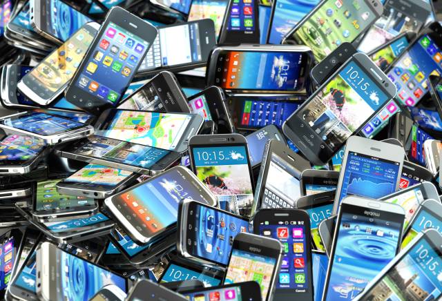 ¿Guarda su primer móvil? Usted tiene síndrome de Diógenes electrónico