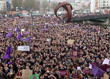 Las estudiantes lideran en las calles la protesta feminista del 8 de marzo