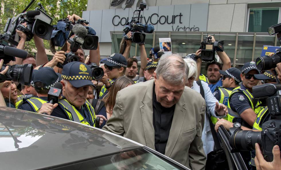 El cardenal George Pell sale del tribunal el pasado 26 de febrero.