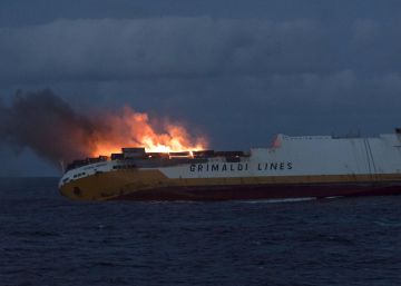 Un naufragio causa tres manchas de fuel en el Atlántico