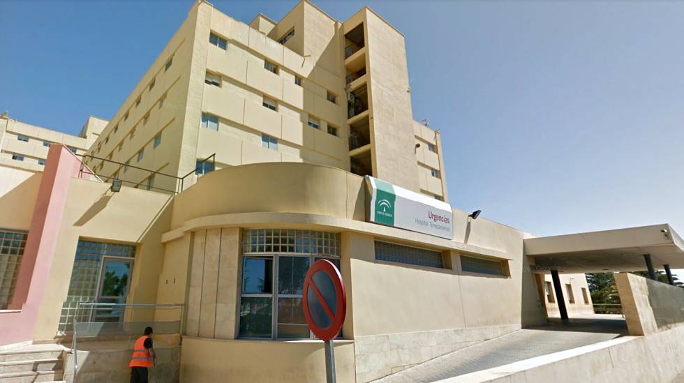 Fachada del hospital de Torrecardenas en Almería. 