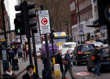 Una señal avisa de la zona en la que se aplica la “tasa de congestión” de Londres.