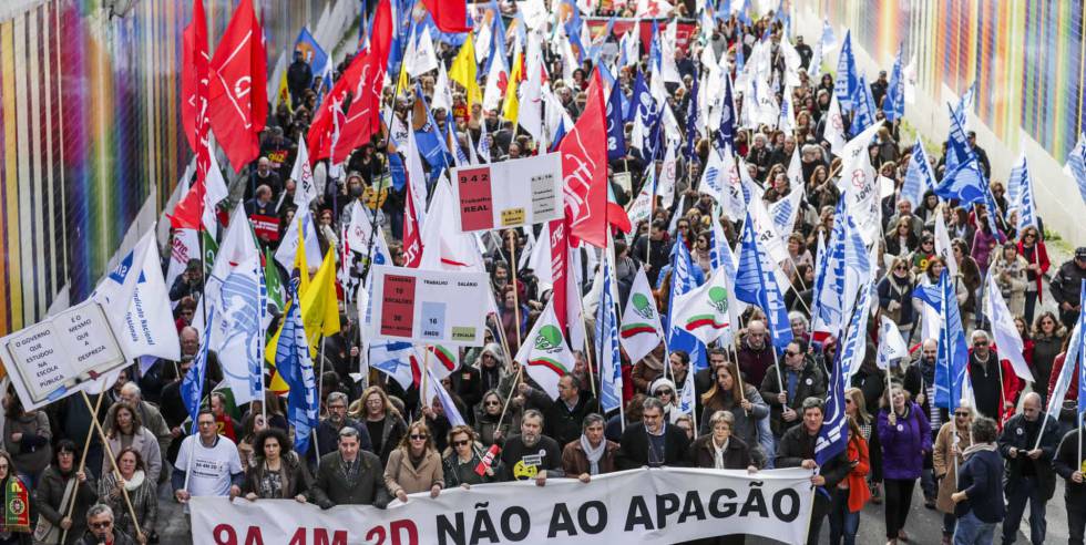 Manifestación de profesores en Lisboa, en marzo.