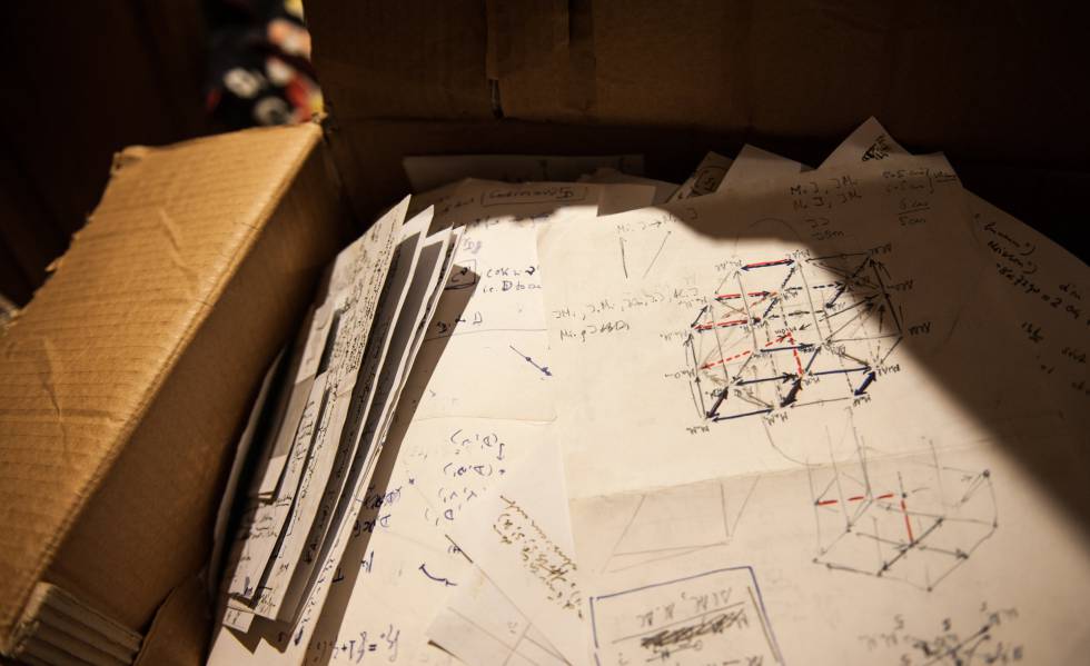 Una de las cajas con los documentos de Grothendieck.