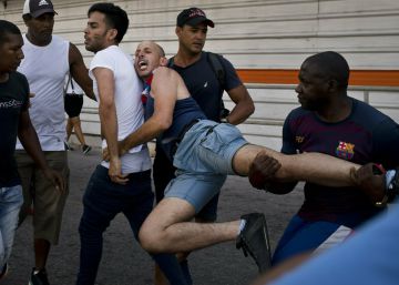 Al menos tres detenidos en la inédita marcha no autorizada del colectivo LGBT en La Habana