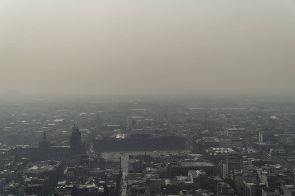 El zócalo de Ciudad de México bajo la contaminación.