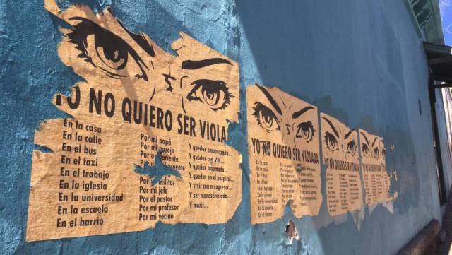 Carteles contra la violencia machista en Honduras.