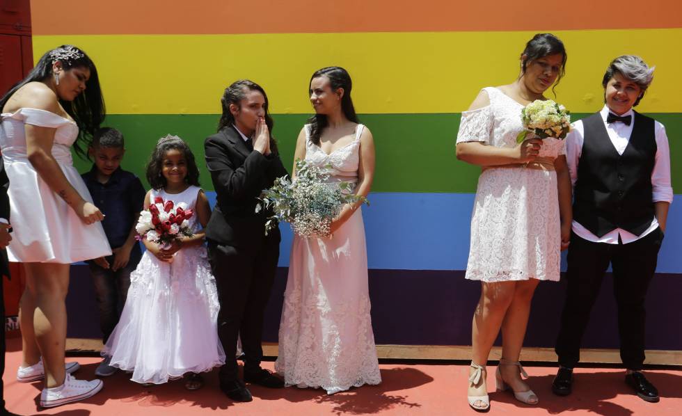 Parejas homosexuales esperan para casarse en SÃ£o Paulo en diciembre.