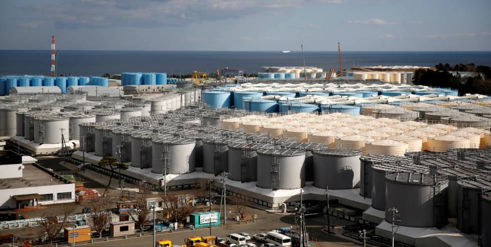 Tanques con agua radiactiva en la planta de nuclear de Fukushima (Japón), devastada por el terremoto y posterior tsunami de 2011.