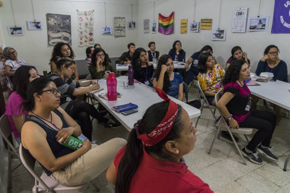 Alumnas toman una clase en la Casa Libertad para las Mujeres en Oaxaca.