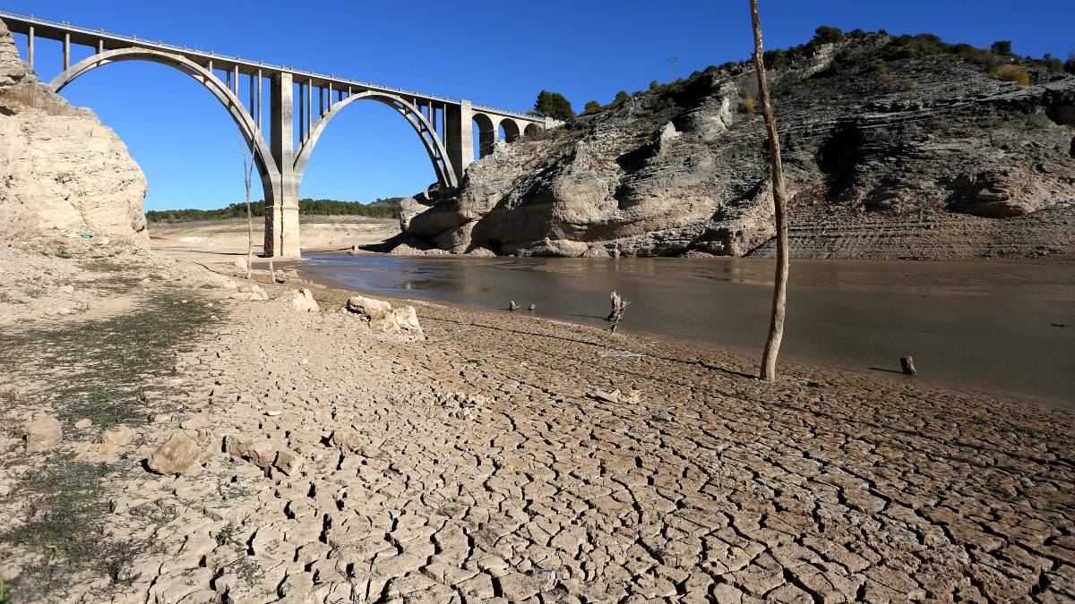 El embalse de Entrepeñas, en la sequía de 2017.