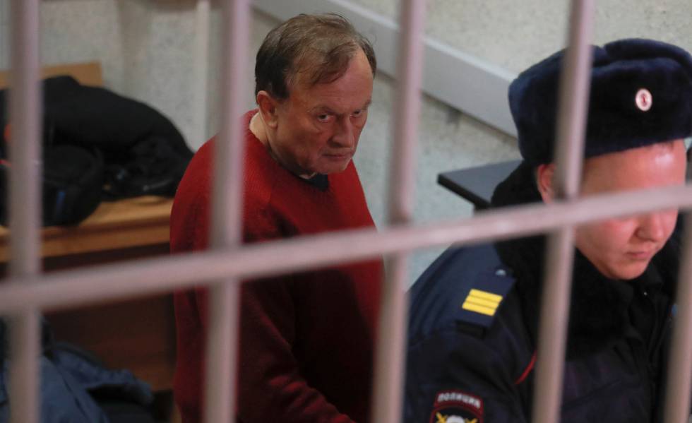 El historiador ruso Oleg Sokolov, acusado de asesinar a su novia, en un juzgado de San Petersburgo, el jueves
