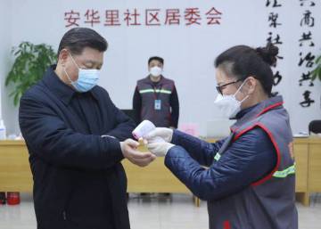 Xi Jinping aparece en público con mascarilla
