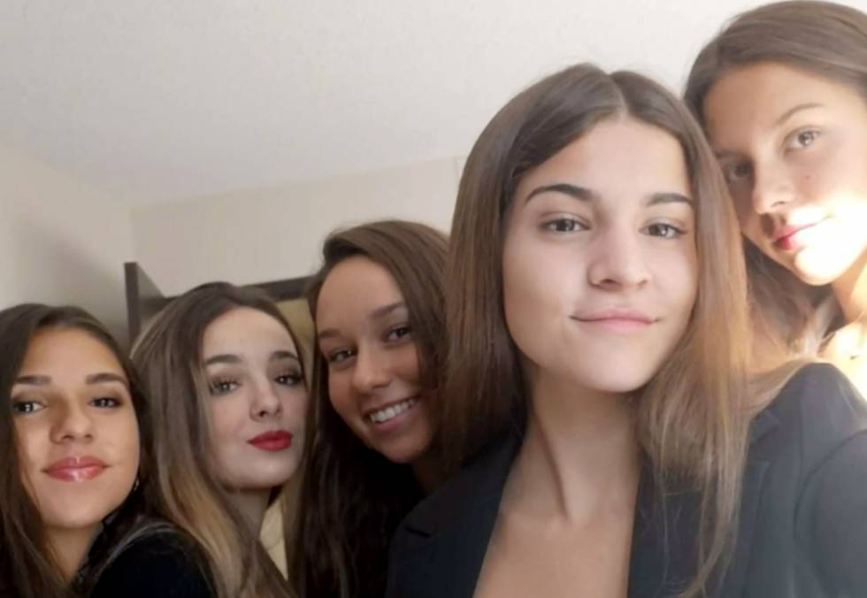 De izquierda a derecha, Sandra Caamaño, Nuria Villoria, Paula Fernández, Lucía Adrián y Lucía Fernández.