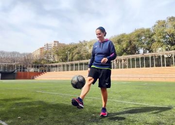 Fútbol de impacto de la primera mujer que pilotó un reactor en la Armada