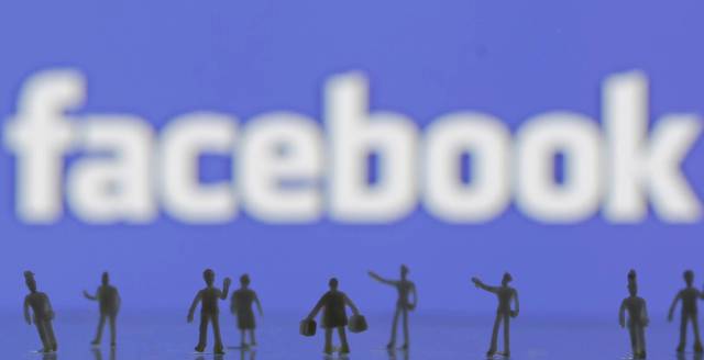 Facebook moves into banking.