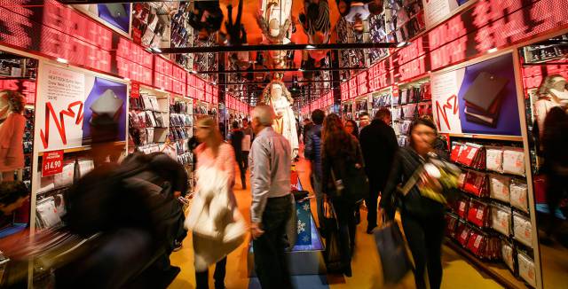 People are expected to spend an average €120.